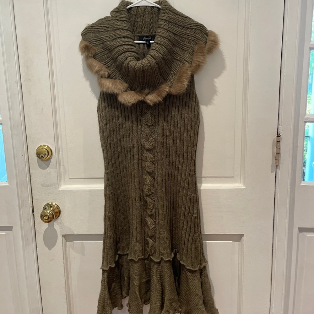 NWT olive green SZ L open knit dress, fake fur on collar, sleeveless midi